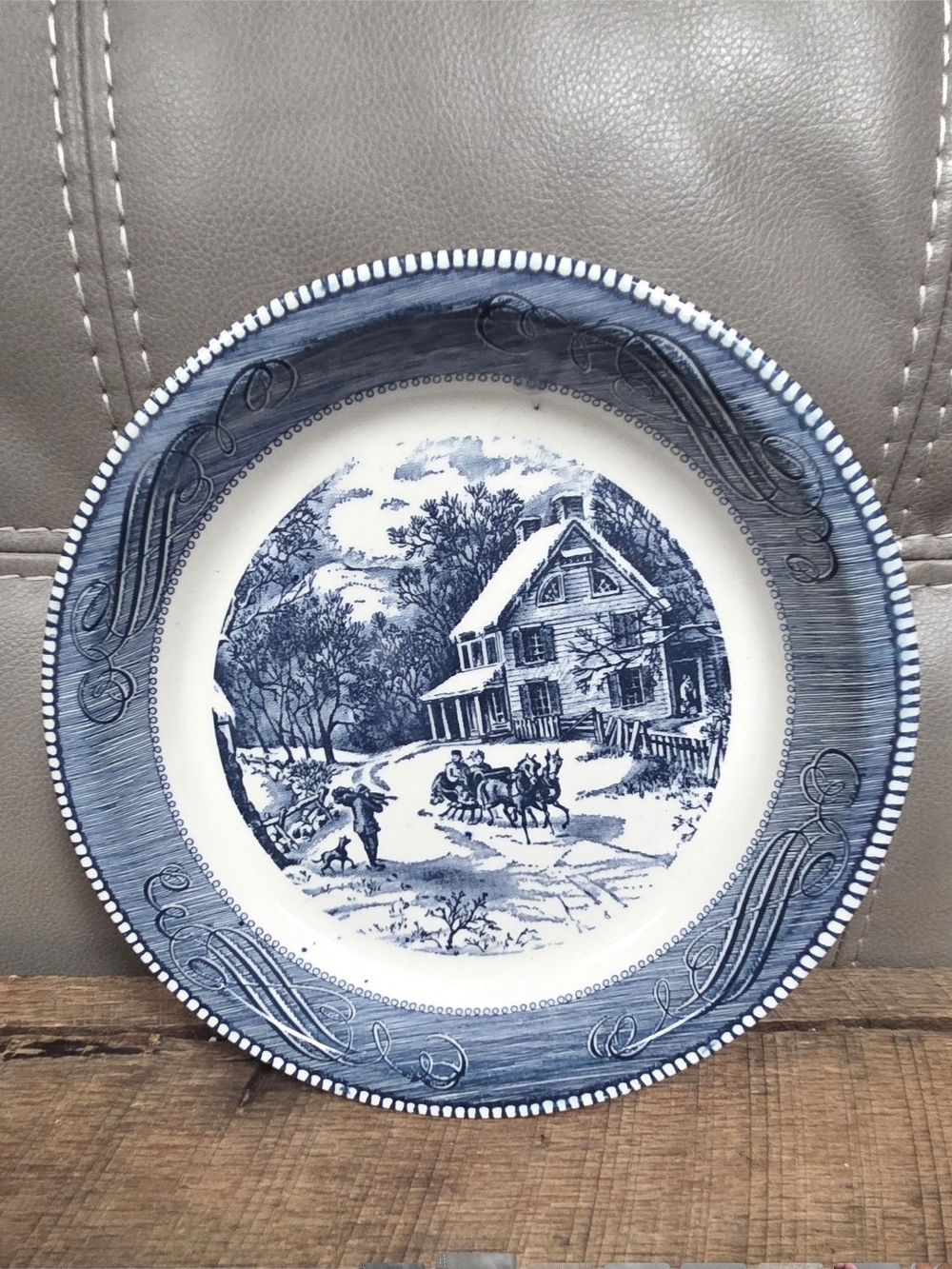Vintage Royal China Jeannette Currier & Ives Blue Transferware Dinner Plate  B1S